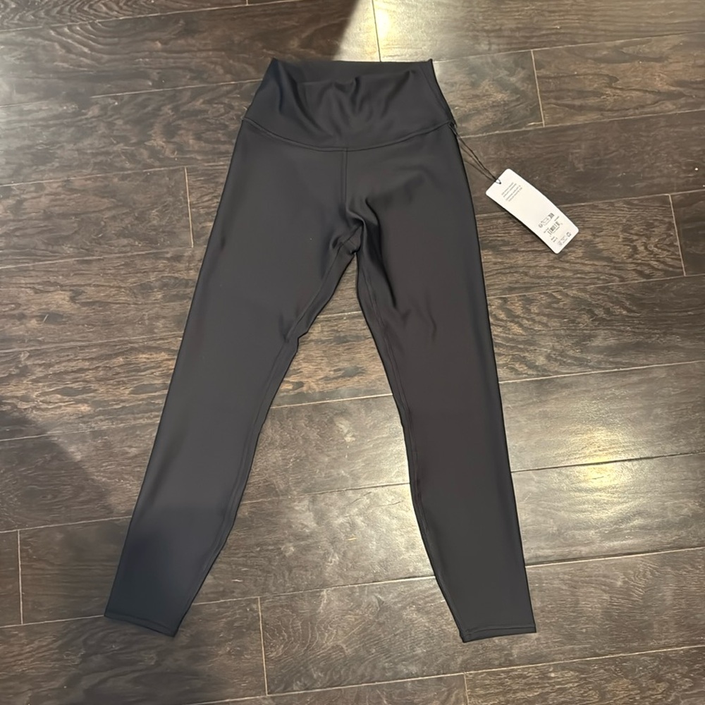 Never worn size small 7/8 high waisted airlift leggings